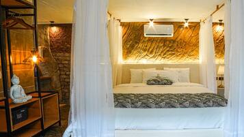 Superior Suite, Pool View