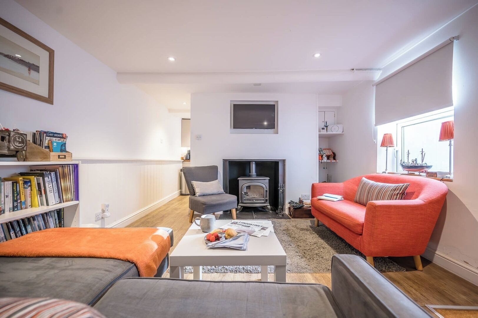 TV, fireplace