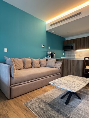 Smart TV - Bright condo  at "The Leaf" new complex inside Playacar, a gated community. (Playa del Carmen)