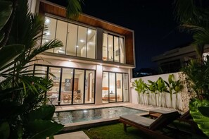 Terrace/patio - 2 bedroom villa with extra office space in quiet area - 40m from baked (Badung Regency)