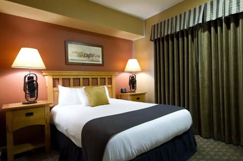 3BR, sleep 8, Club Wyndham, ski shuttle, pool, spa in Steamboat Springs