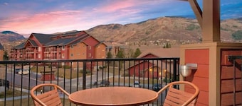 3BR, sleep 8, Club Wyndham, ski shuttle, pool, spa in Steamboat Springs