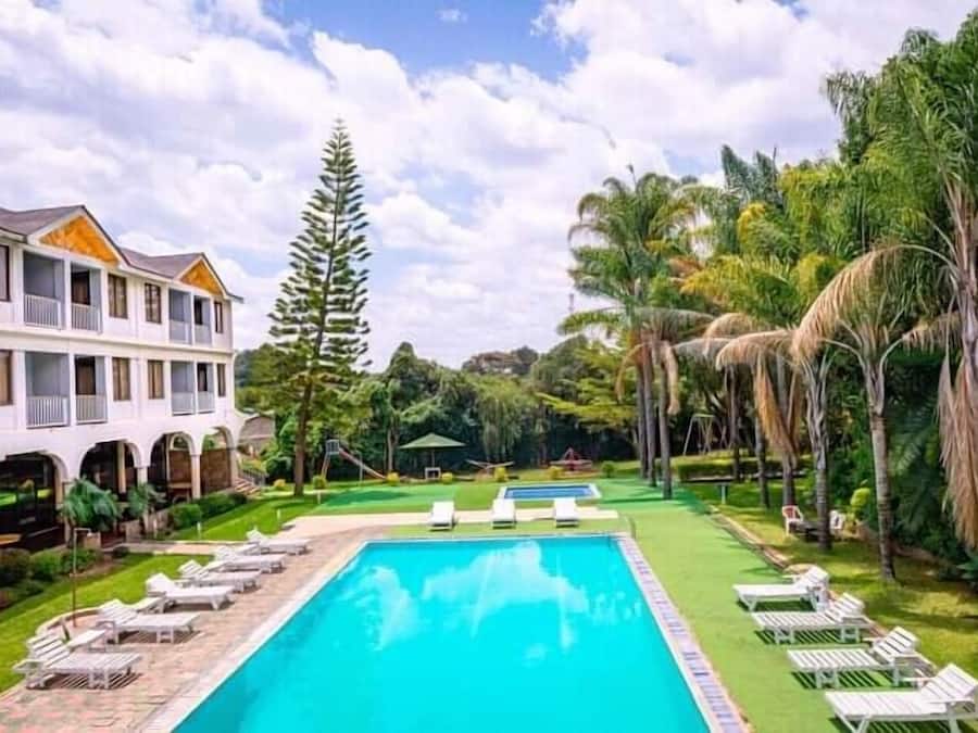 Kolam renang terbuka