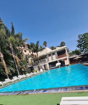 Piscine extérieure