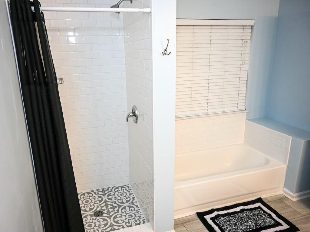 吹风机、毛巾、肥皂、卫生纸