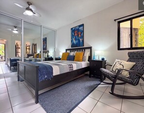 Tabla de planchar con plancha, wifi y ropa de cama 