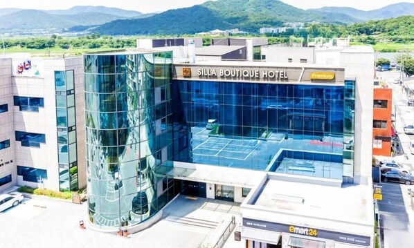 المنشأة من الخارج