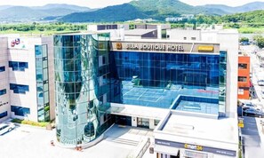 المنشأة من الخارج