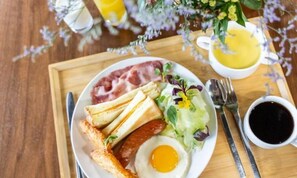 بوفيه فطور يوميًا بتكلفة قدرها (20000 KRW للشخص)