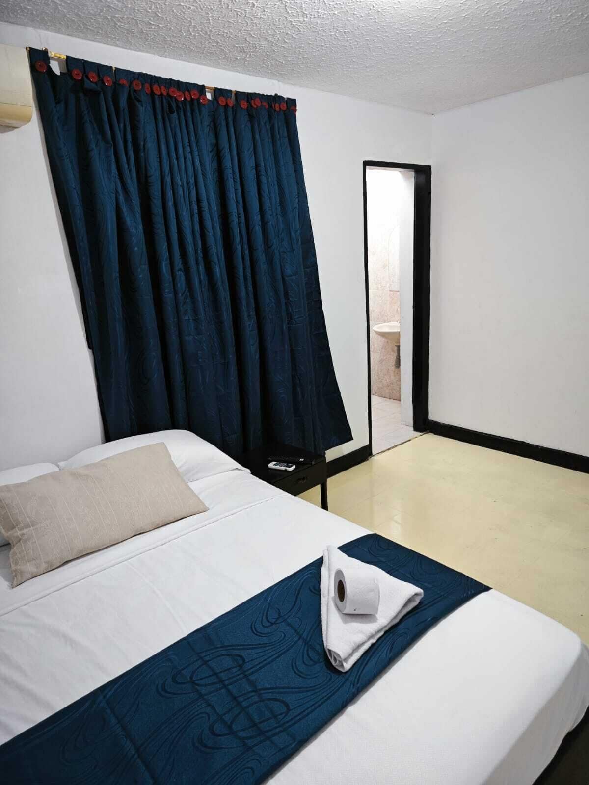 Doppelzimmer | Laptopgeeigneter Arbeitsplatz, kostenloses WLAN