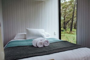 1 bedroom, bed sheets