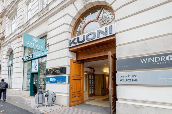 Exterior detail - Blueground | Innere Stadt, view, nr Vienna State Opera (Vienna)