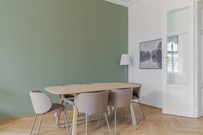 Dining - Blueground | Innere Stadt, view, nr Vienna State Opera (Vienna)