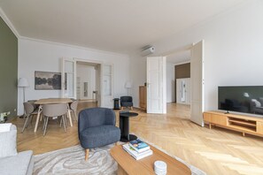 Fernseher, Stereoanlage