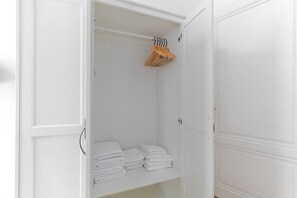 Interior - Blueground | Innere Stadt, view, nr Vienna State Opera (Vienna)