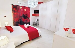 3 bedrooms, iron/ironing board, WiFi, bed sheets - The lovers' house with Jacuzzi (Lazio)