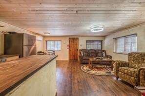 Interior - Outlaw Cabin - Newly Renovated, Covered Deck, Tons of Wildlife (Ruidoso)