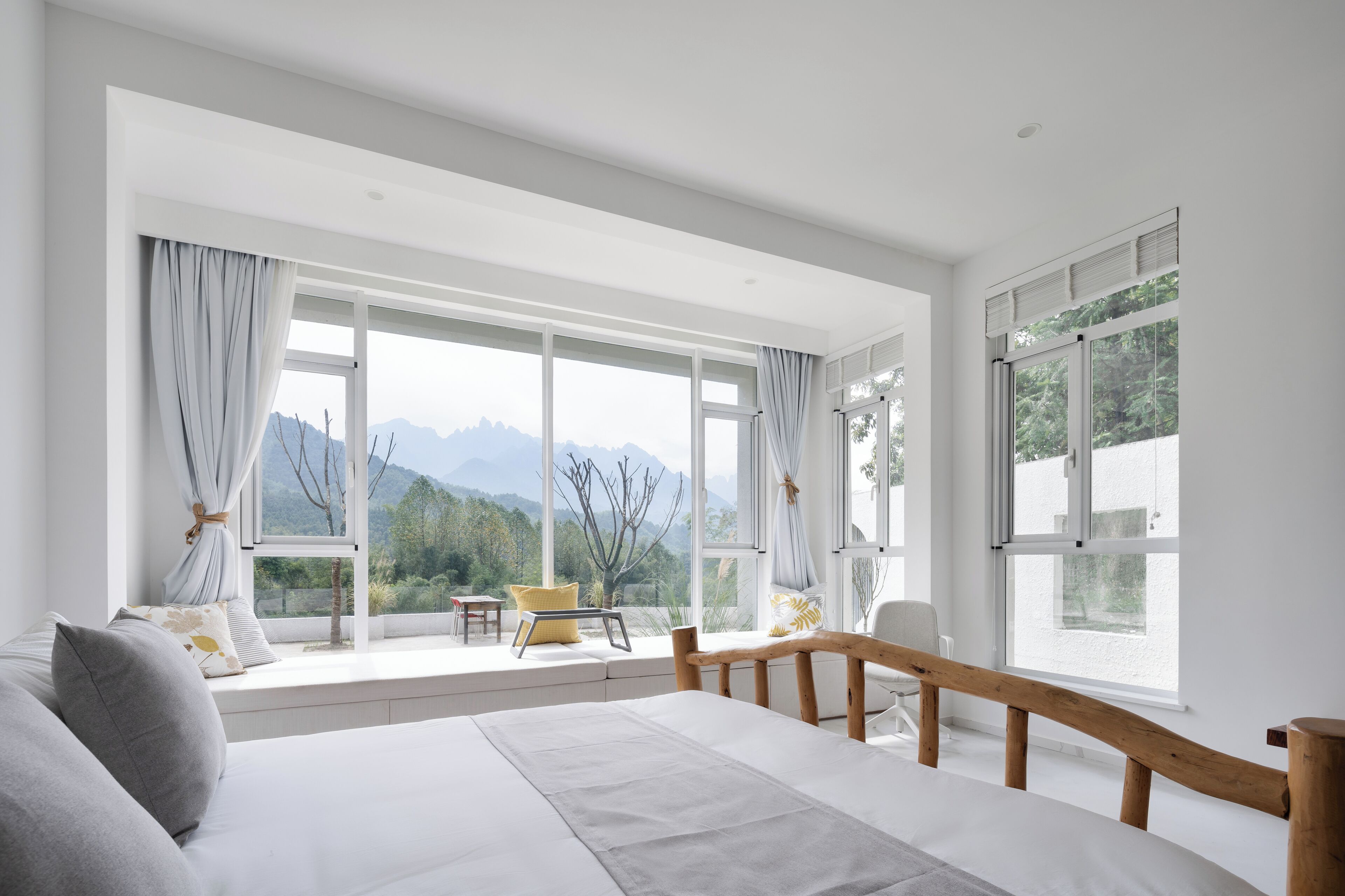 家庭三人房, 山景 | 高档床上用品、羽绒被、特色装修、特色家居