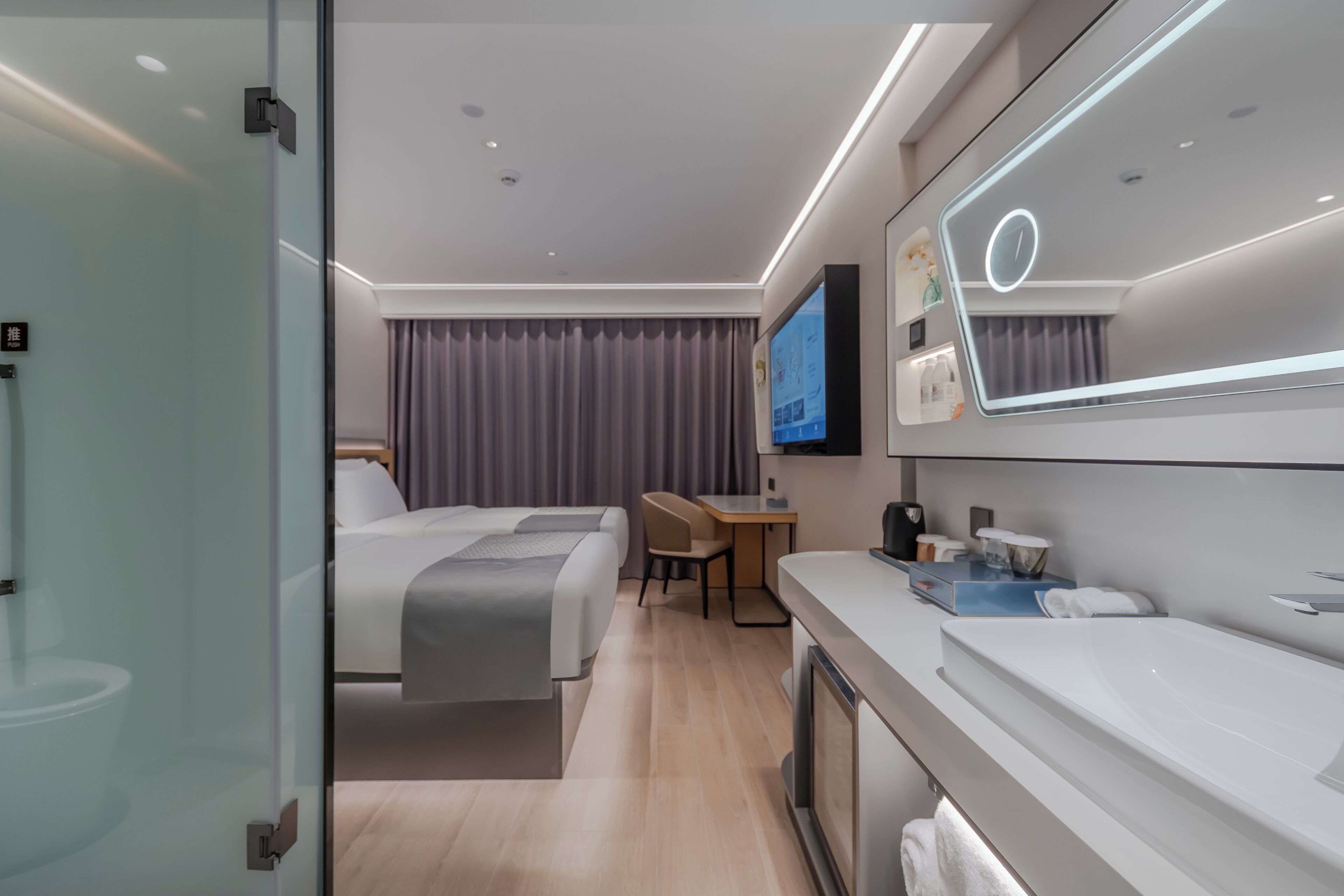 Kamar Twin Superior | Meja kerja, ruang kerja ramah laptop, dan tirai kedap cahaya