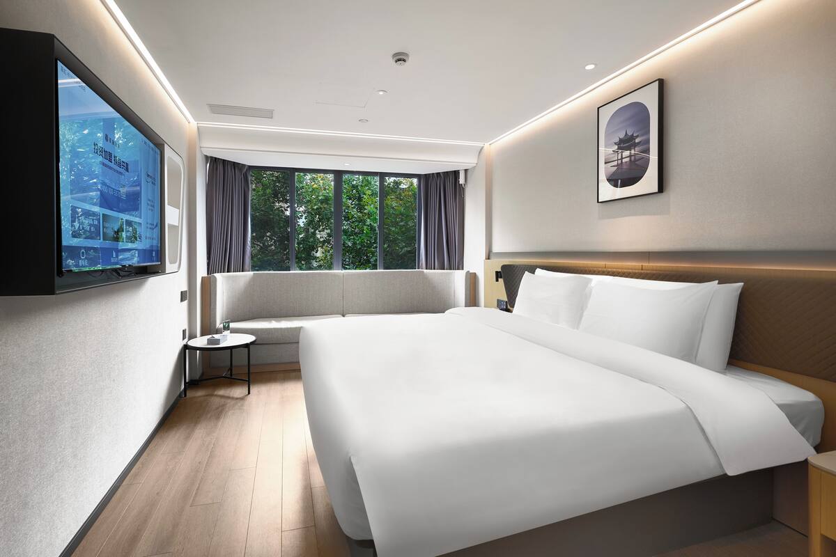 Habitación Business con 1 cama doble o 2 individuales | Escritorio, espacio para trabajar con un portátil, cortinas opacas