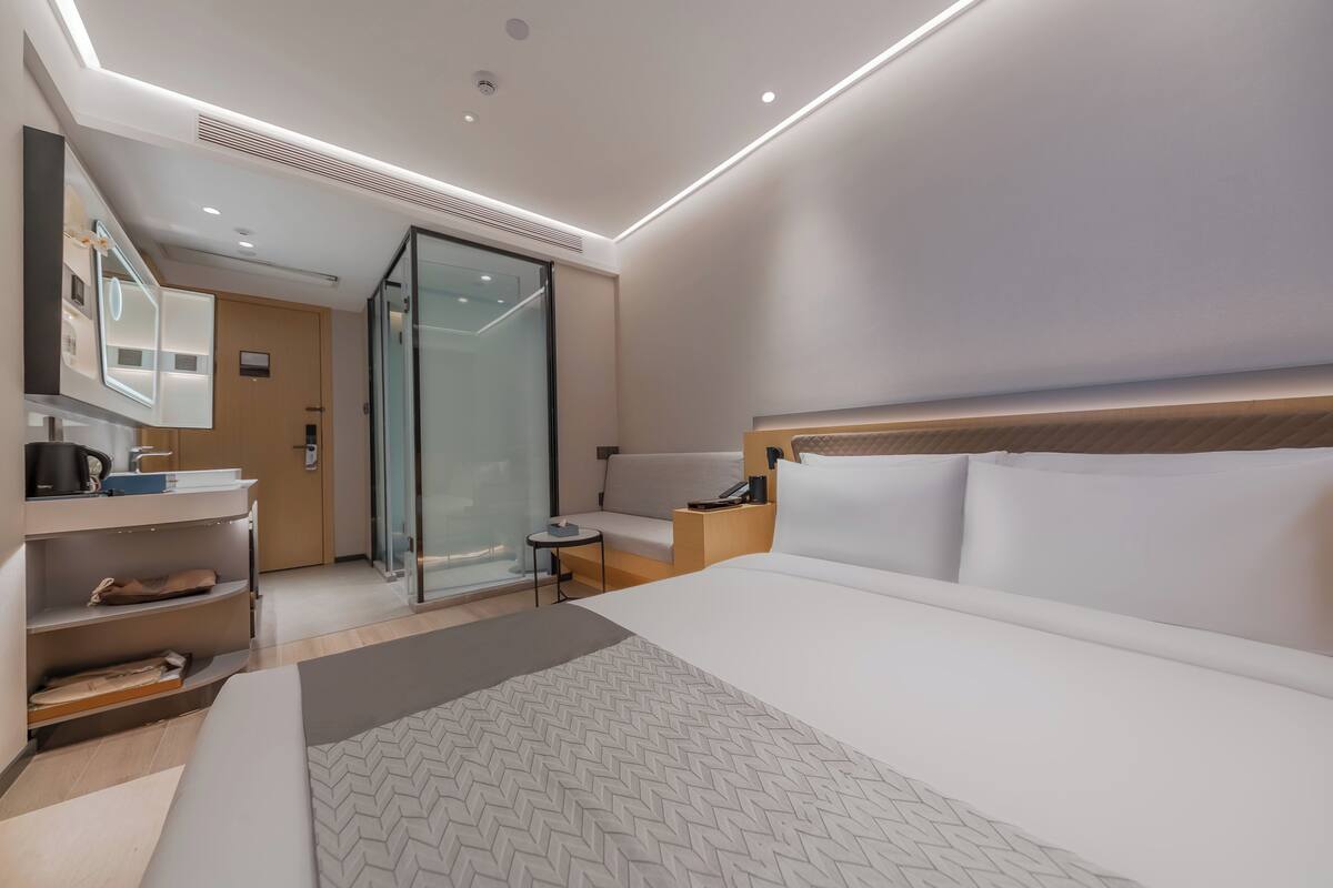 Cabaña exclusiva | Escritorio, espacio para trabajar con un portátil, cortinas opacas