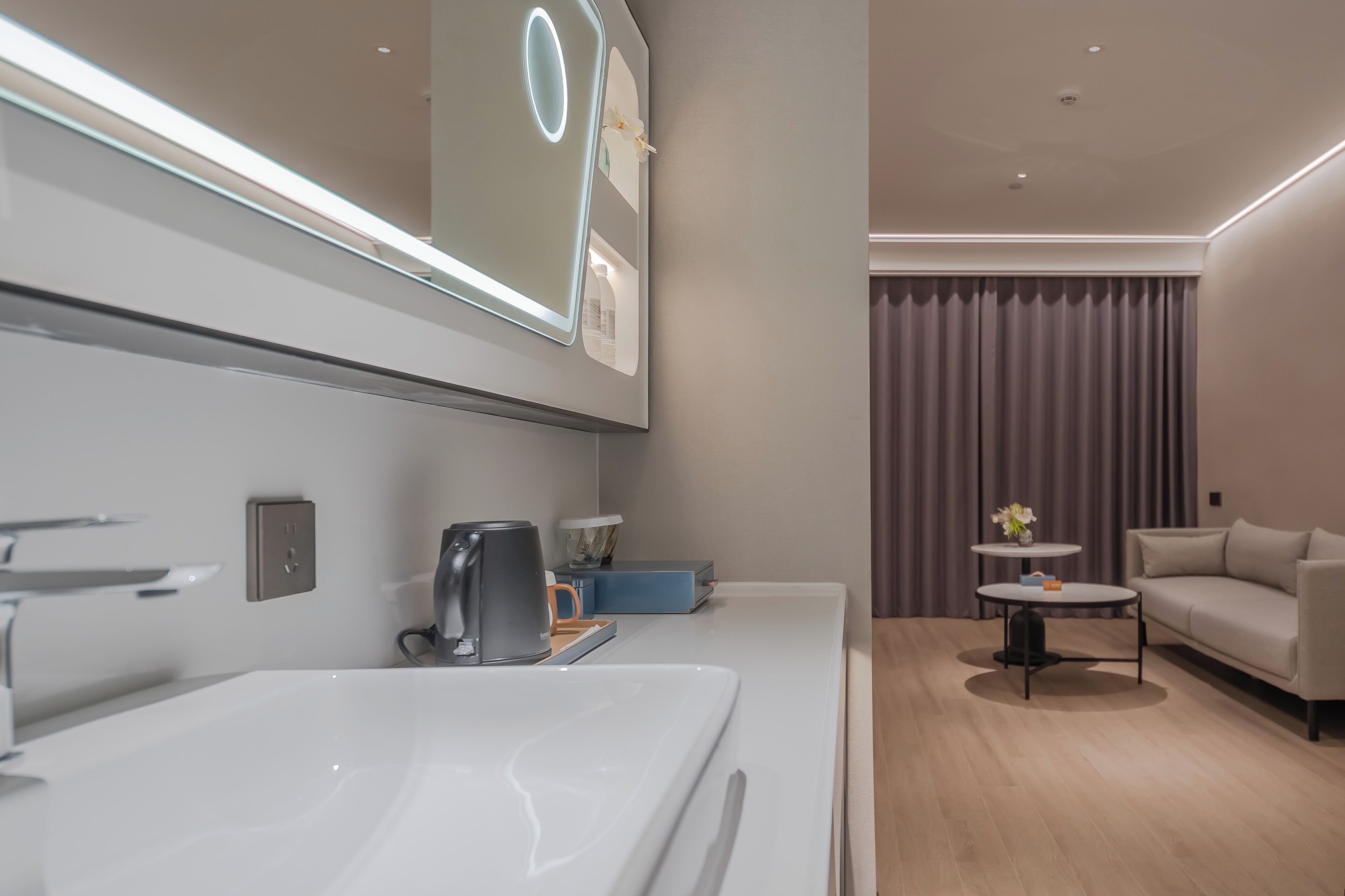 Family Triple Room | Desk, laptop workspace, blackout curtains, soundproofing