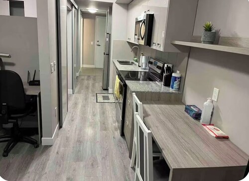 Cozy 1-bedroom apartment with AC in excellent Waterloo location