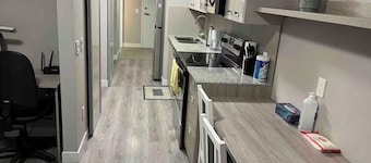 Cozy 1-bedroom apartment with AC in excellent Waterloo location