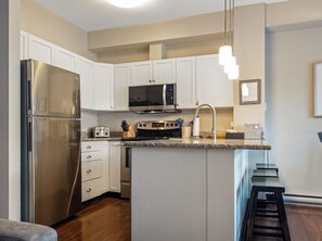 Fridge, microwave, oven, stovetop - Private Townhouse Ski InOut Complex 3 Bed 2.5 Bath (Panorama)