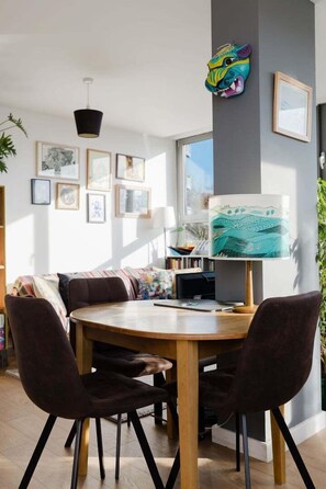Dining - GuestReady - Apartment in Brixton with Balcony (London)