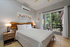 Silitysrauta/-lauta, vauvan matkasänky, Wi-Fi, vuodevaatteet