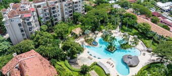 Tamarindo Beach | Pool & Free Concierge