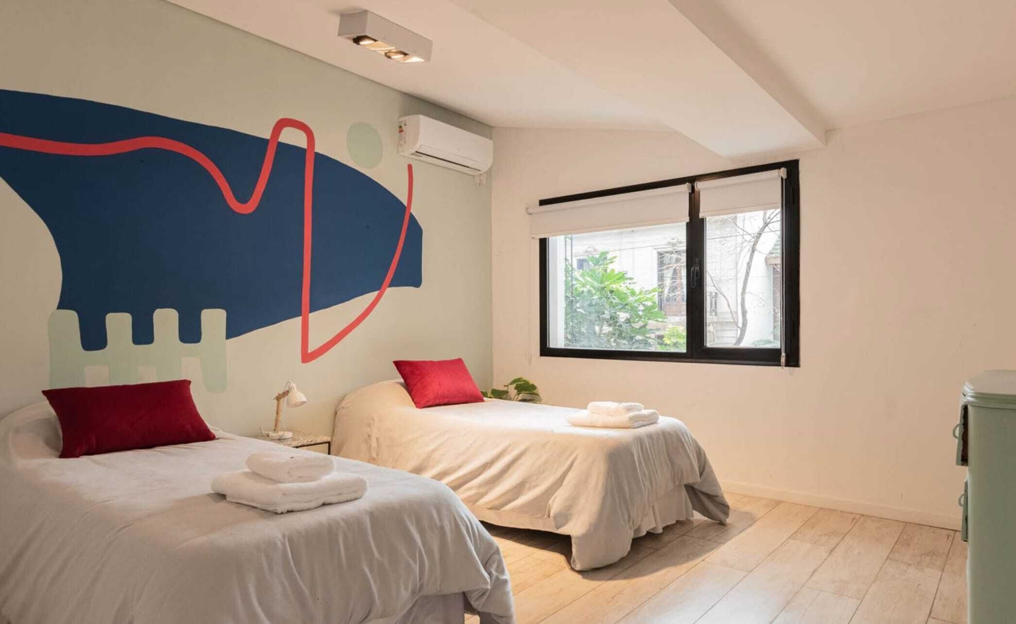 6 habitaciones, escritorio, tabla de planchar con plancha y wifi 