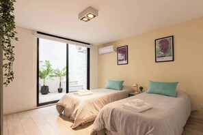 6 habitaciones, escritorio, tabla de planchar con plancha y wifi 