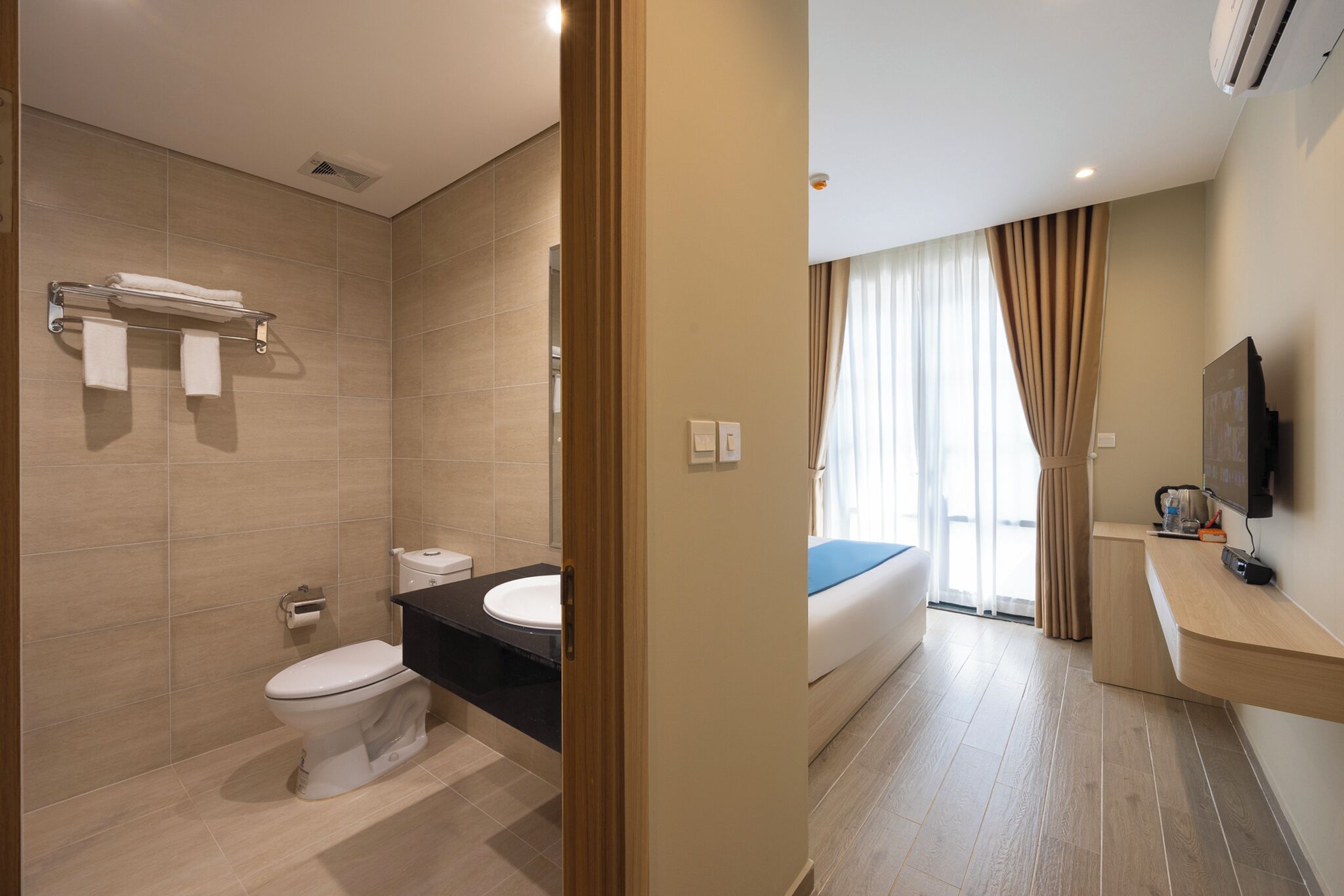 Superior Double Room, Balcony | Premium bedding, down duvets, memory-foam beds, desk