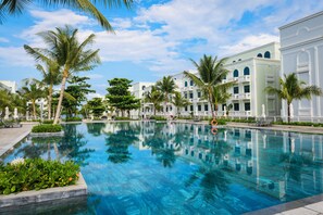 حمّام سباحة خارجي