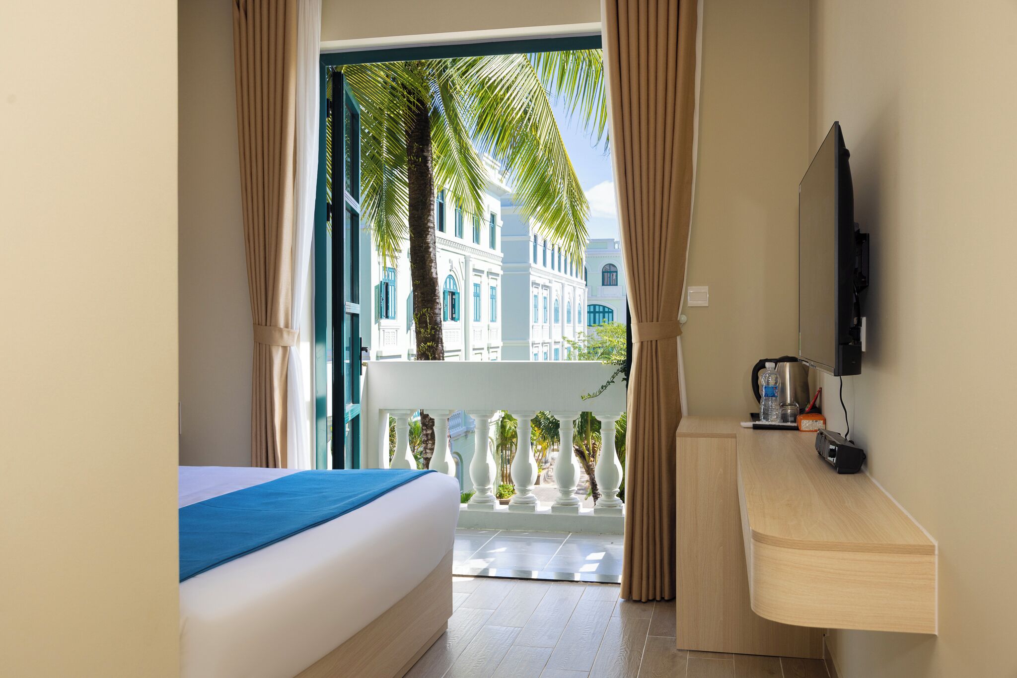Superior Double Room, Balcony | Premium bedding, down duvets, memory-foam beds, desk