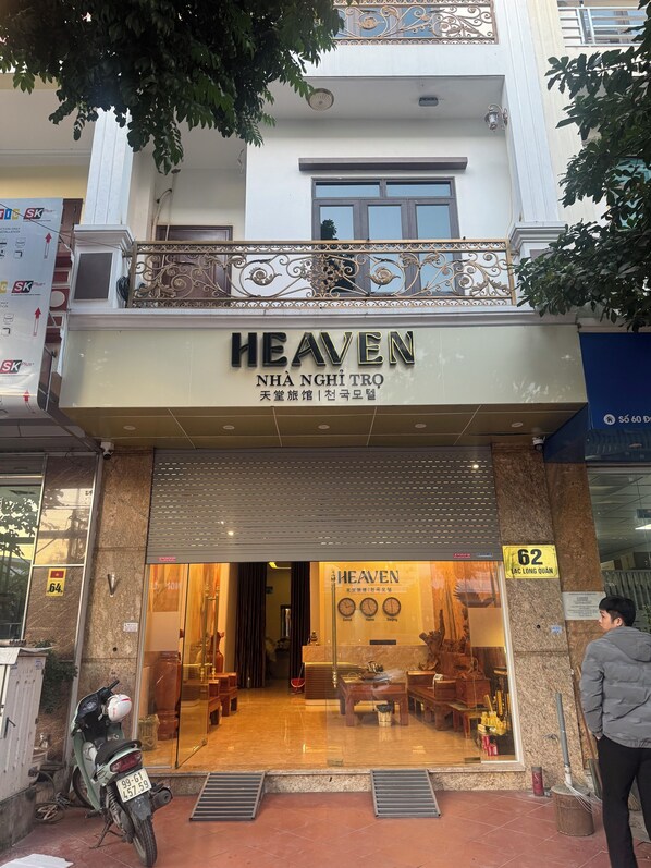 Mặt tiền nơi lưu trú