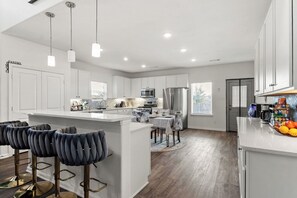 Fridge, microwave, oven, stovetop - Lux Villa Private Backyard • 86” TV• Theater •Pong (Forney)