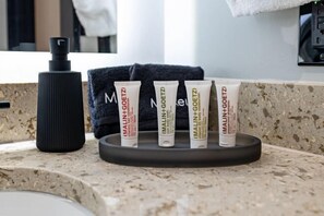 Room - 4BR Group Getaway Walk to French Quarter The Mayfair (New Orleans)