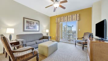 Suite Exécutive, 2 chambres, balcon, vue établissement | Coin séjour