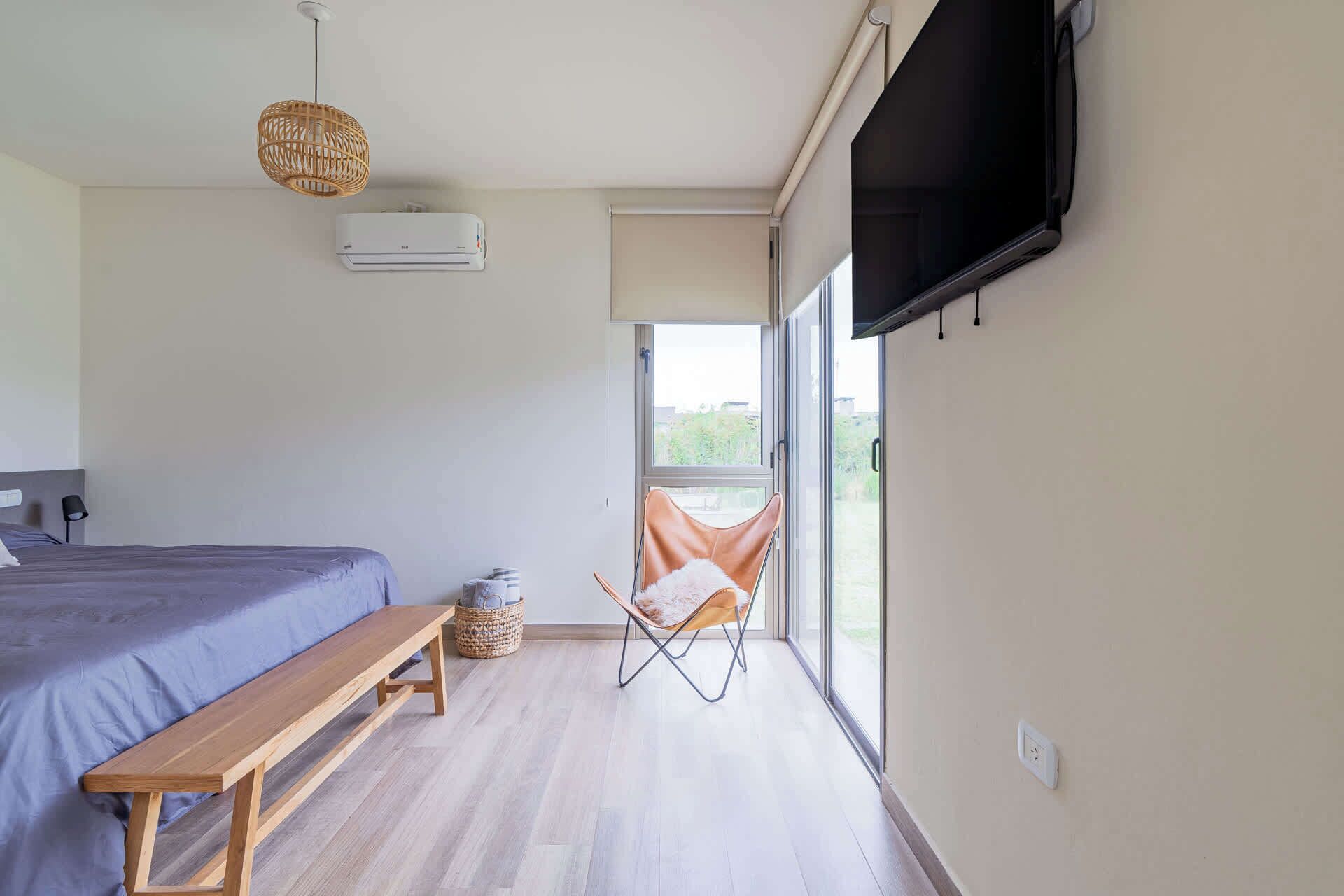3 bedrooms, desk, WiFi, bed sheets