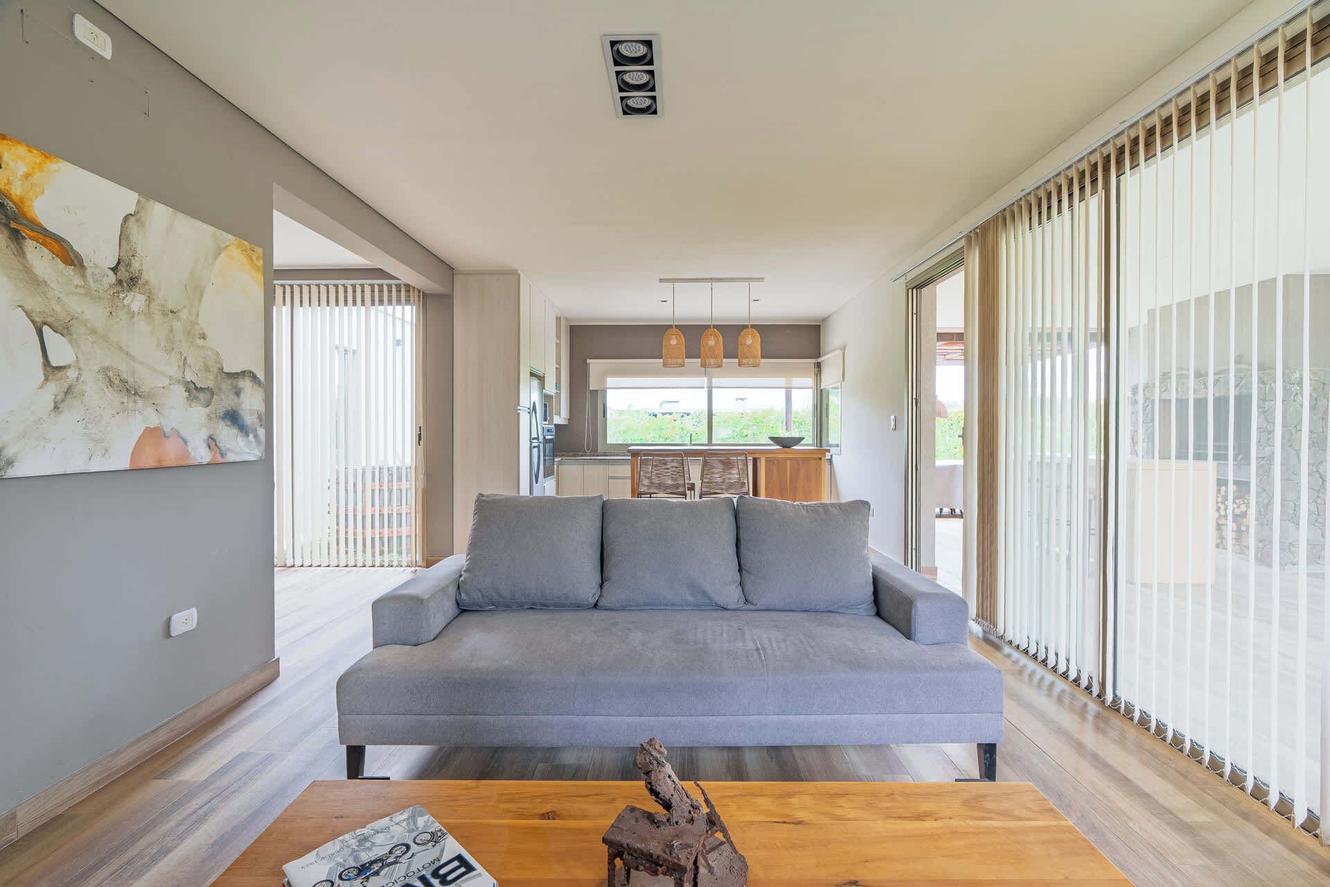 TV, peis og kontorer