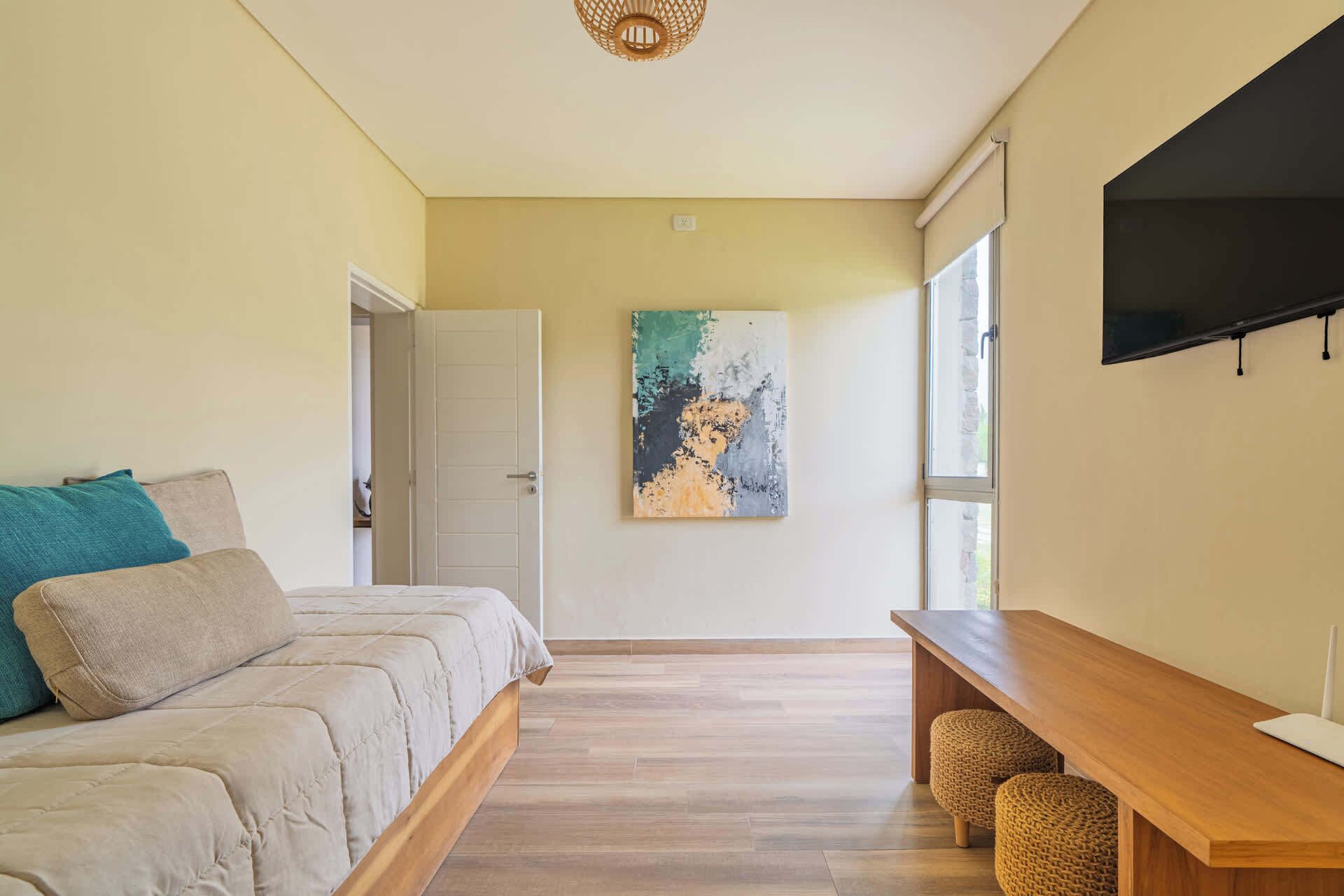 3 habitaciones, escritorio, wifi y ropa de cama 