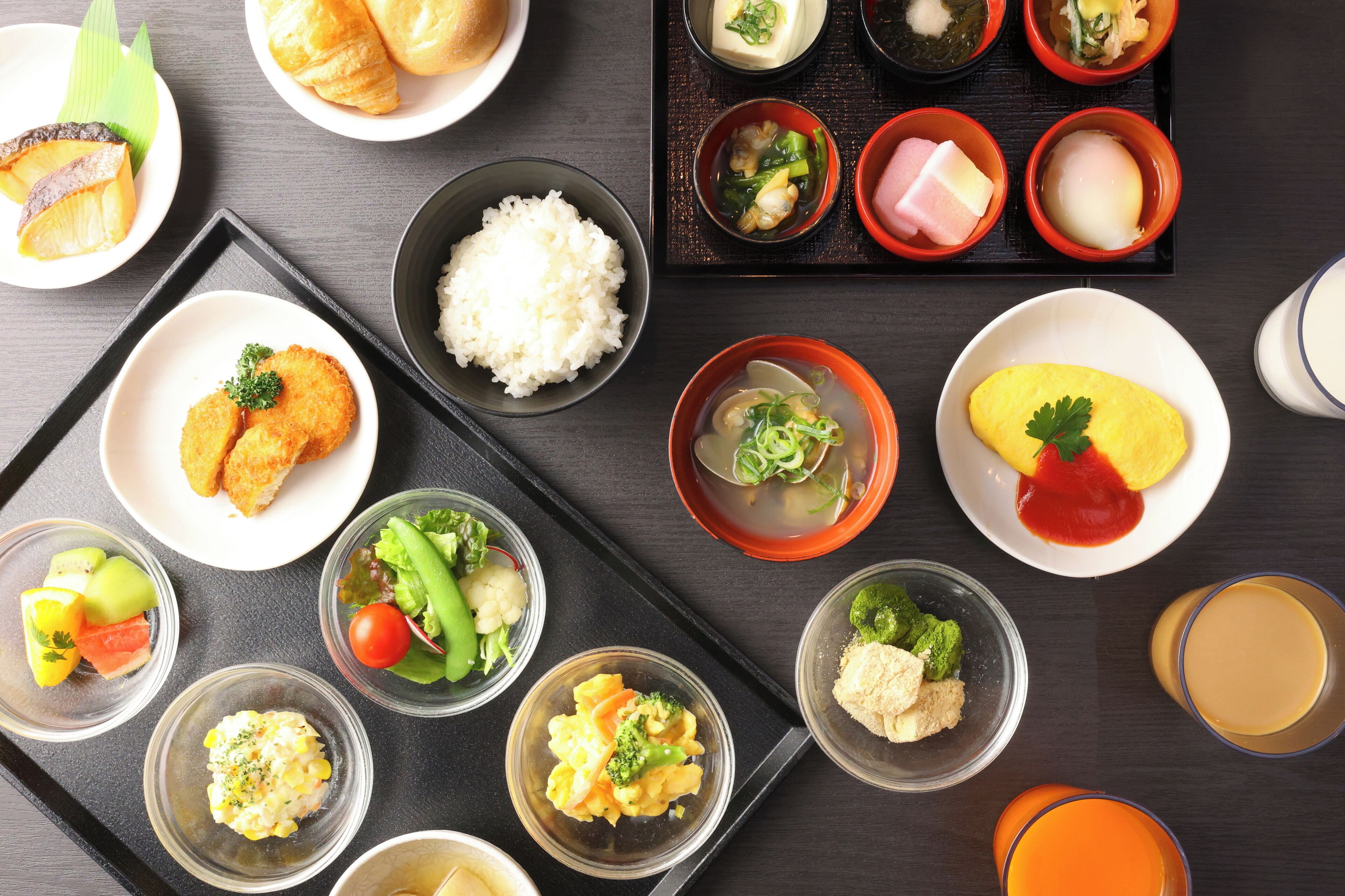 Petit déjeuner buffet (3000 JPY par personne)