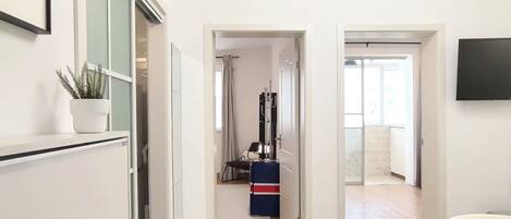 华丽套房, 城市景观 | 起居区 | 45-英寸纯平电视(配备有线频道)