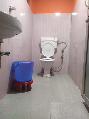 Double Room, Balcony, Mountain View | Bathroom | Towels, soap, shampoo, toilet paper - Hotel Snow View Chopta (Ukhimath)