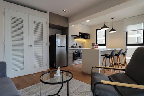 Apartament (402) | Sala d'estar | Televisor intel·ligent de 43 polzades amb canals digitals
