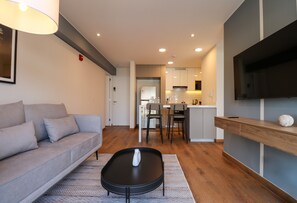 Apartment (1003) | Living area - Schell by Wynwood House (Lima)