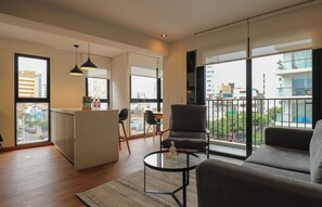 Apartment (402) | Living room | 43-inch Smart TV with digital channels, heated floors - Schell by Wynwood House (Lima)